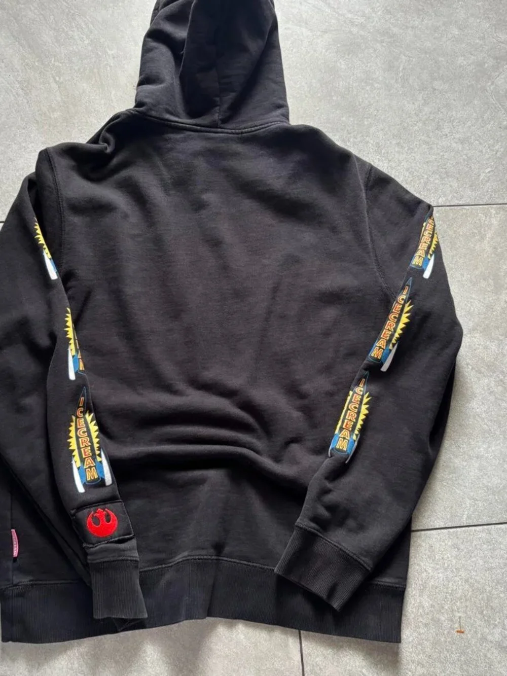 Ice cream hoodie size XL fits like a medium